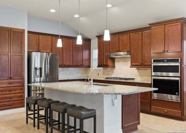Property at 122 Braeburn, Boerne, TX 78015, 3 beds, 2 baths