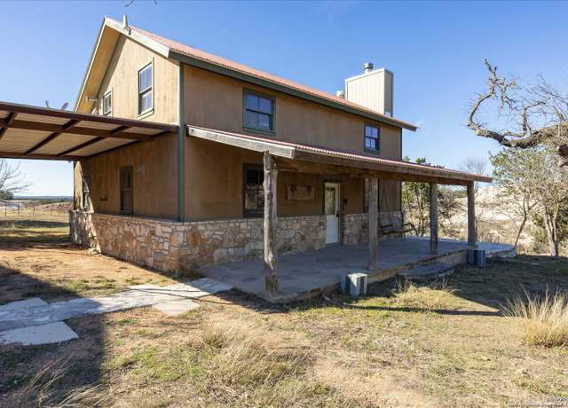 Property at 1407 Curtis Ln, Fredericksburg, TX 78624, 2 beds, 2.5 baths