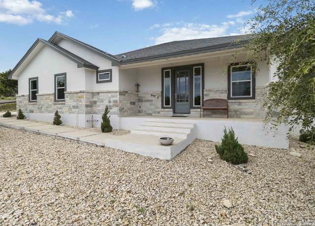 Property at 115 Sendera Way, Canyon Lake, TX 78133, 3 beds, 2.5 baths