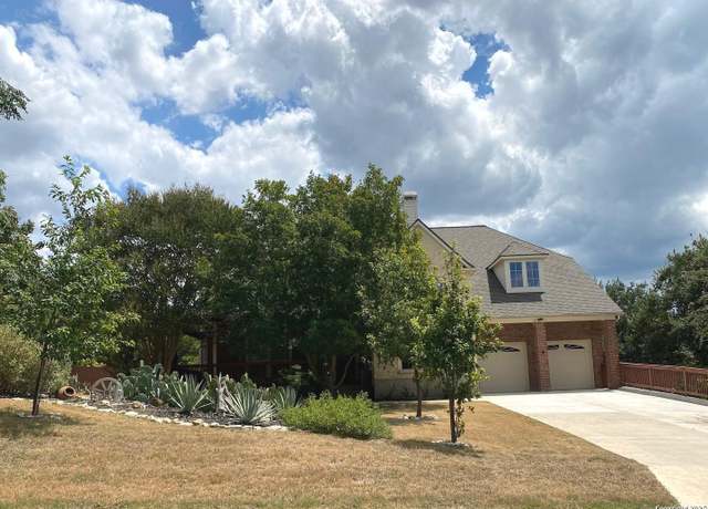 Property at 8914 Woodland Pkwy, Boerne, TX 78015, 4 beds, 3.5 baths