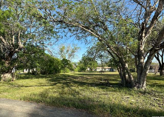 Property at 207 River Rd, La Vernia, TX 78121