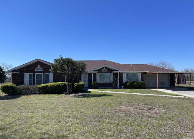 Property at 740 Country Trl, Pleasanton, TX 78064, 3 beds, 2 baths