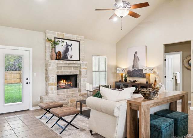 Property at 112 Glenn Oaks Dr, Boerne, TX 78006-5608, 3 beds, 2 baths