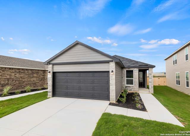 Property at 1292 London Ave, New Braunfels, TX 78130, 4 beds, 2 baths
