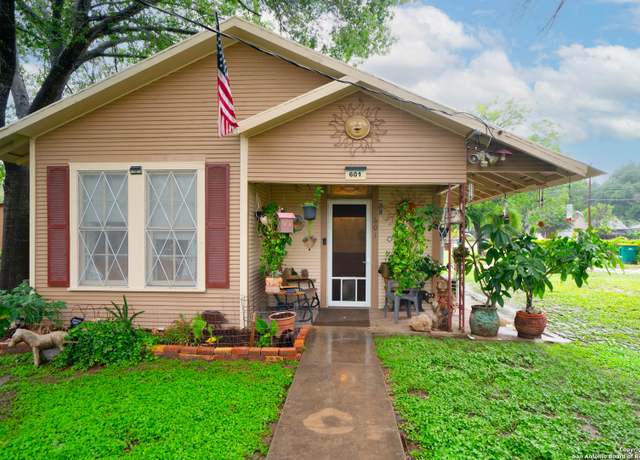 Property at 601 Berlin, Castroville, TX 78009, 1 bed, 1 bath