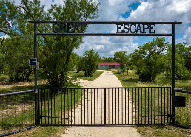Property at 1231 B & R Rd, Vanderpool, TX 78885