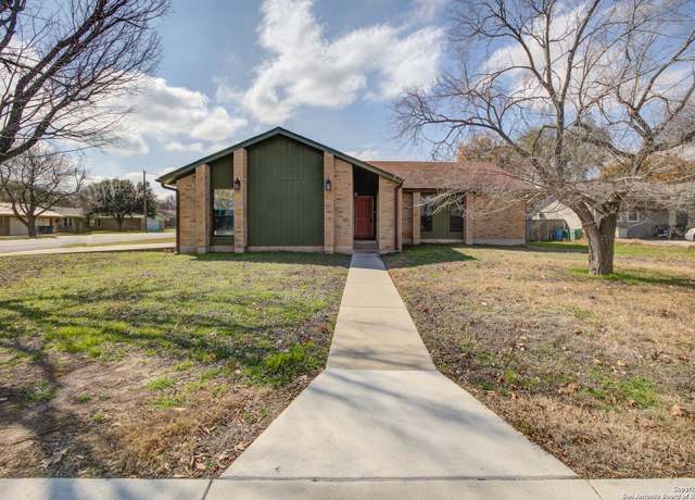 Property at 5 Roselawn Cir, New Braunfels, TX 78130-7758, 3 beds, 2 baths