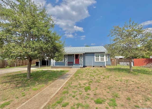Property at 710 W Hondo, Devine, TX 78016, 3 beds, 2 baths