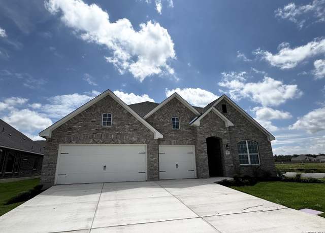 Property at 110 Katie Ct, Castroville, TX 78009, 4 beds, 3.5 baths