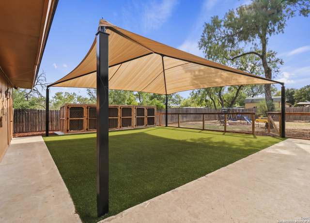 Property at 401 Bluebonnet Ave, Devine, TX 78016-2403, 4 beds, 2 baths