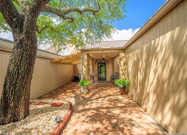 Property at 519 Fairway Dr, Kerrville, TX 78028, 3 beds, 3 baths