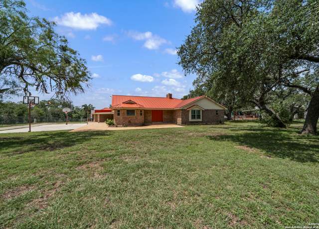Property at 873 County Road 375, San Antonio, TX 78253, 3 beds, 3 baths