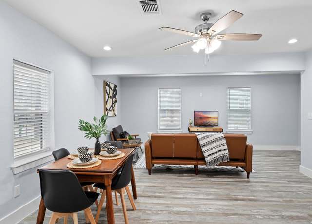 Property at 129 E Torrey St, New Braunfels, TX 78130-4143, 2 beds, 1 bath