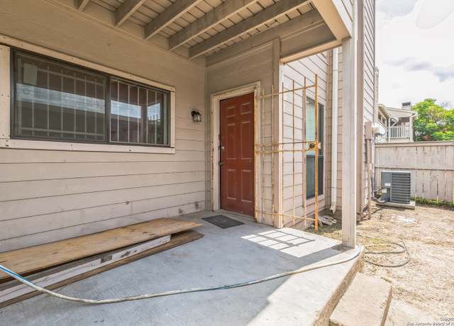 Property at 9573 Pagewood Ln #9573, Houston, TX 77063, 3 beds, 2 baths
