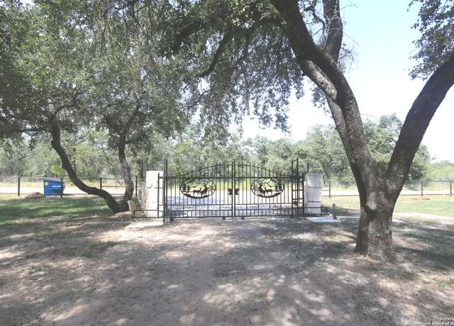 Property at 21149 Interstate 37, Elmendorf, TX 78112-9655, 12 beds, 8 baths
