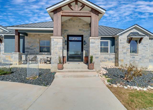 Property at 938 Malbec Loop, Canyon Lake, TX 78133, 3 beds, 3.5 baths