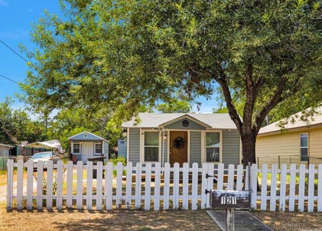 Property at 121 Quinta St, San Antonio, TX 78210-3221, 2 beds, 1 bath