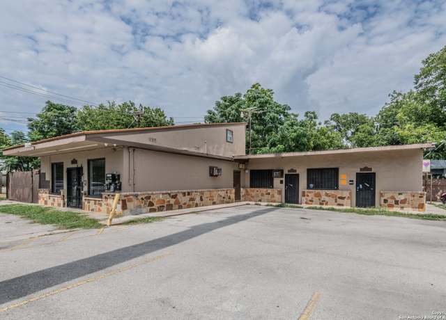Property at 1006 West Ave, San Antonio, TX 78201, 3 beds, 3 baths
