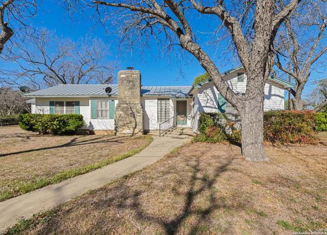 Property at 2602 Avenue K, Hondo, TX 78861, 4 beds, 2.5 baths