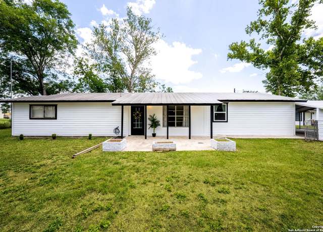 Property at 754 County Road 672 W, Natalia, TX 78059, 3 beds, 2 baths