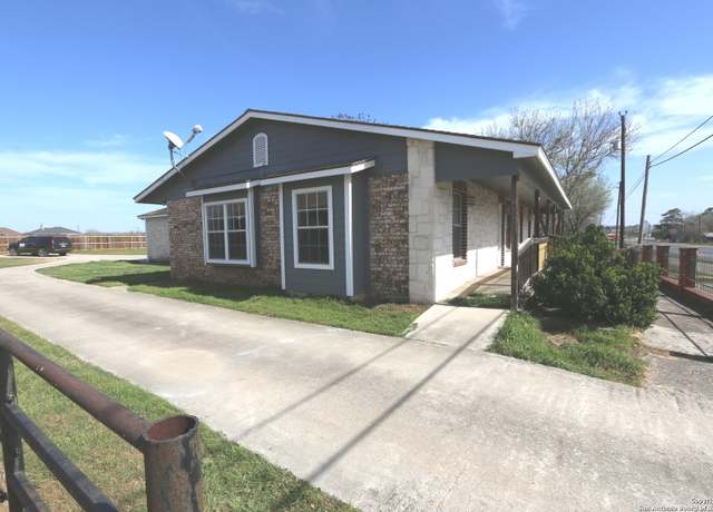 Property at 511 State Highway 123, Stockdale, TX 78160, 3 beds, 2.5 baths