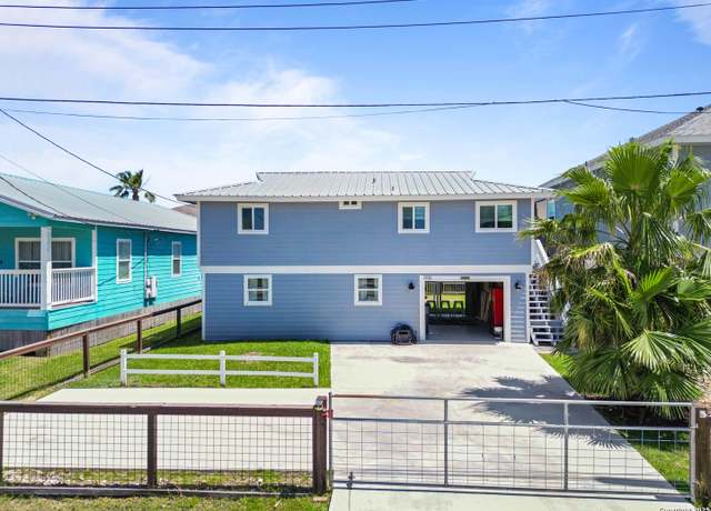 Property at 1016 S Magnolia St, Rockport, TX 78382, 4 beds, 2 baths