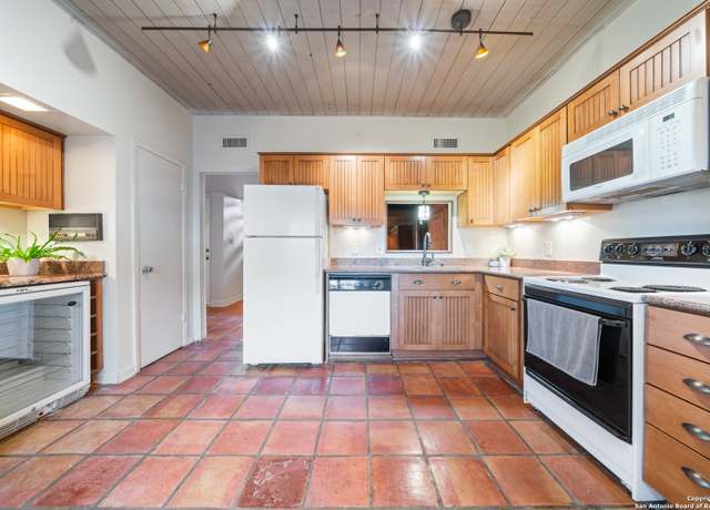 Property at 3102 Eisenhauer Unit B-14, San Antonio, TX 78209, 2 beds, 3.5 baths