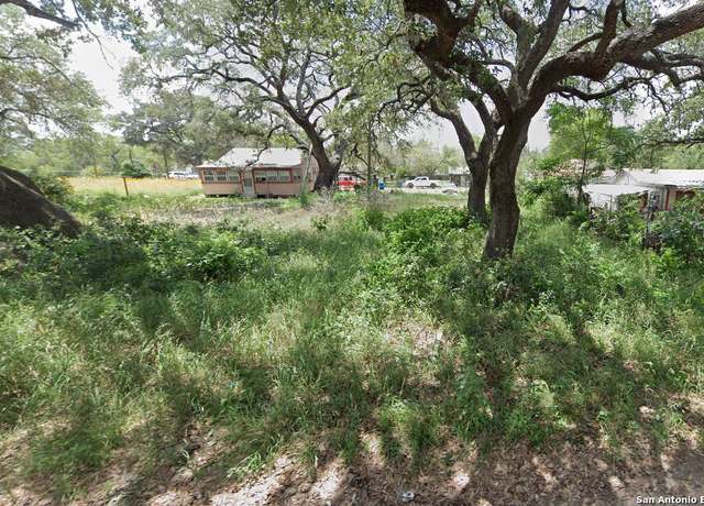 Property at 808 Chapa, Devine, TX 78016