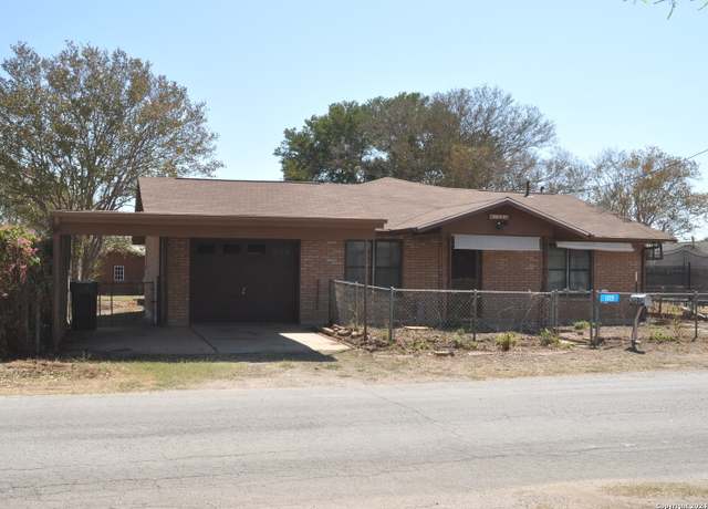 Property at 105 S Sayers Dr, Devine, TX 78016-2957, 3 beds, 2 baths