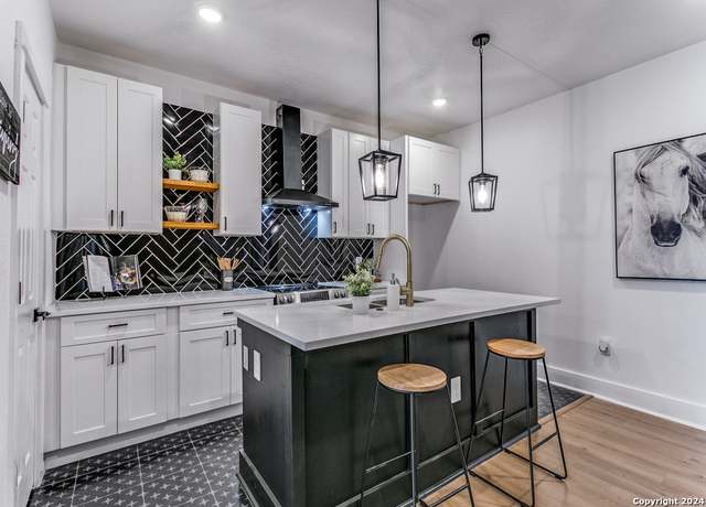 Property at 547 Rigsby Ave, San Antonio, TX 78210-3020, 4 beds, 3 baths