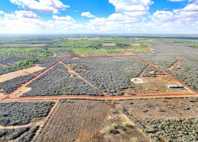 Property at 452 Pr 6620, Devine, TX 78016, 3 beds, 2 baths