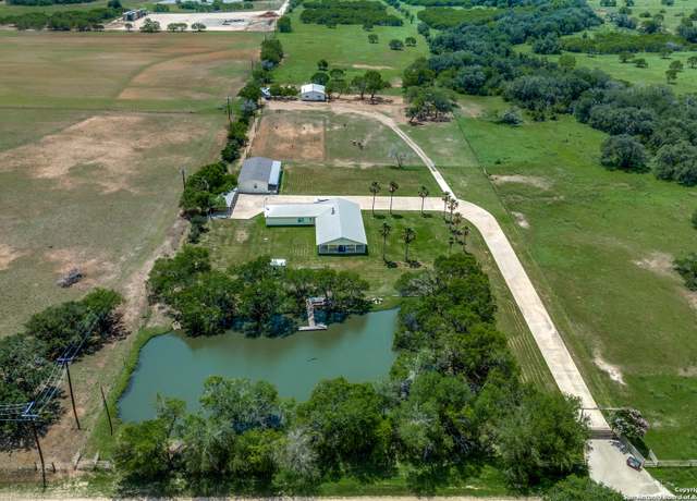 Property at 660 Trey's Creek Rd, Floresville, TX 78114, 3 beds, 3.5 baths