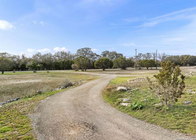 Property at 701 Kreutzberg, Boerne, TX 78006, 4 beds, 4.5 baths