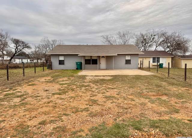 Property at 203 Zanderson, Jourdanton, TX 78026, 4 beds, 2.5 baths