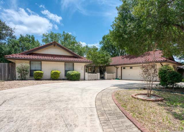 Property at 614 Candleglo Dr, Windcrest, TX 78239, 4 beds, 2 baths