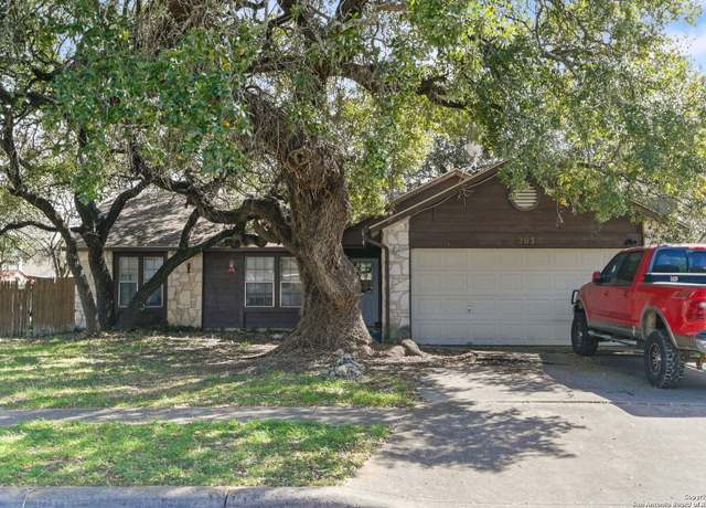 Property at 207 Cibolo Br, Boerne, TX 78006, 3 beds, 2 baths