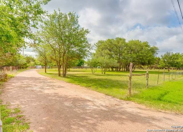 Property at 895 English Holw, Bandera, TX 78003