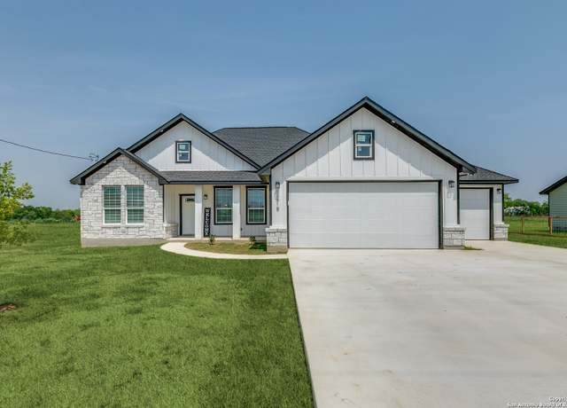 Property at 16918 Rancho Escondido, Atascosa, TX 78002, 3 beds, 2 baths