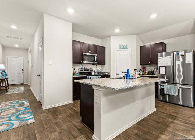 Property at 848 Pronghorn Trl, Seguin, TX 78155, 4 beds, 2 baths