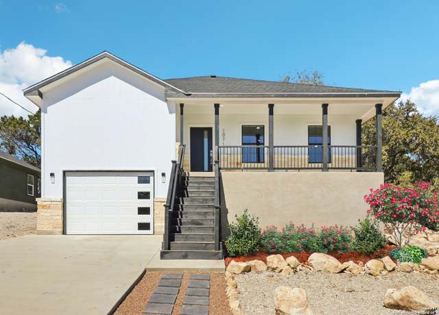 Property at 1071 High Point Ln, Spring Branch, TX 78070, 3 beds, 2 baths