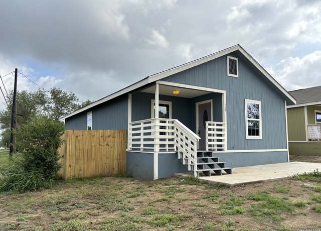 Property at 700 E 5th, Nixon, TX 78140, 4 beds, 2.5 baths