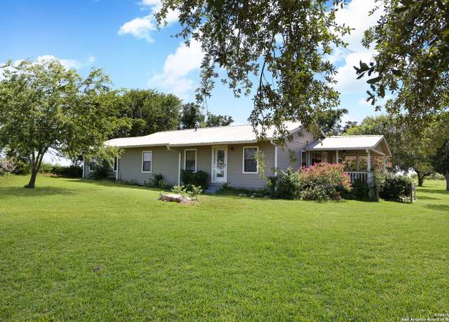 Property at 2273 Fm 1784, Pleasanton, TX 78064, 4 beds, 2 baths