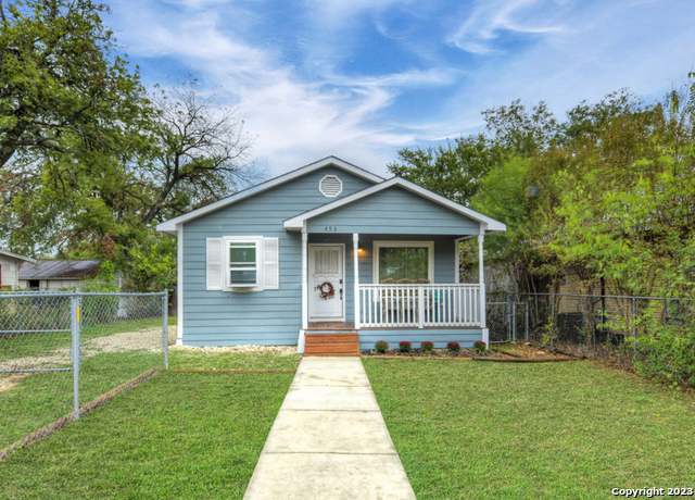 Property at 453 W Mitchell St, San Antonio, TX 78204-2725, 3 beds, 2 baths