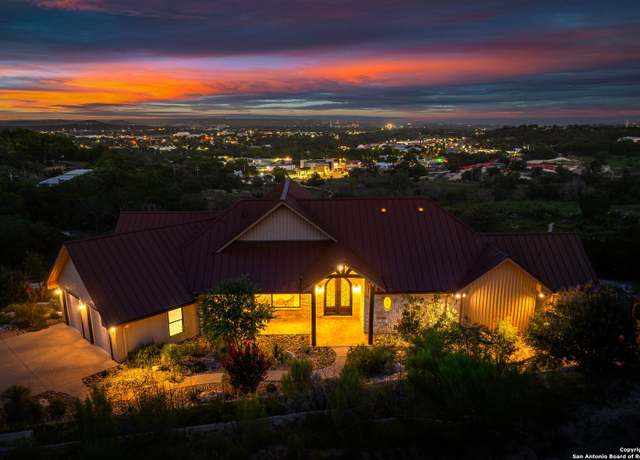 Property at 400 Peggy St, Kerrville, TX 78028, 2 beds, 2.5 baths