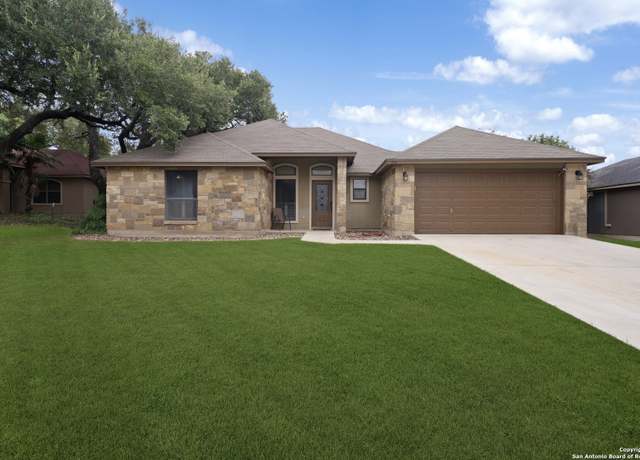 Property at 214 Yorktown, Pleasanton, TX 78064, 3 beds, 2 baths