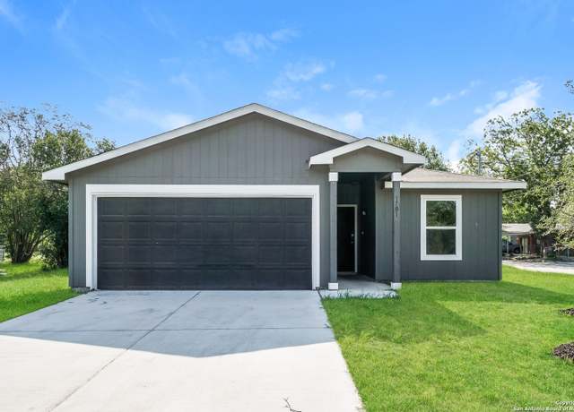 Property at 1701 Guadalupe, Seguin, TX 78155, 3 beds, 2 baths