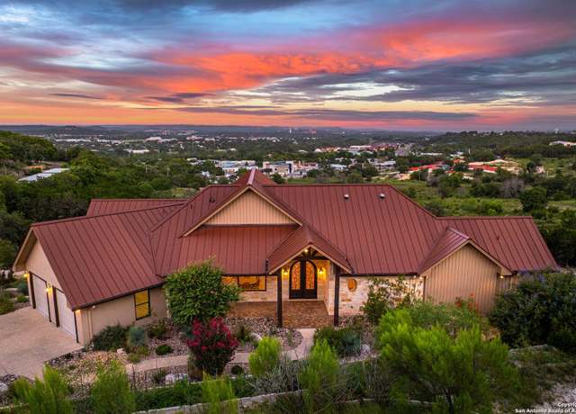 Property at 230 Waggoman Dr, Kerrville, TX 78028, 2 beds, 2.5 baths