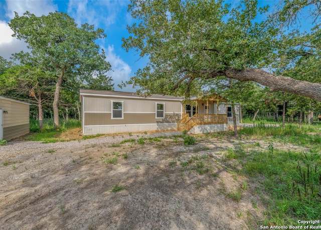 Property at 910 Swallows Ln, Seguin, TX 78155, 3 beds, 2 baths