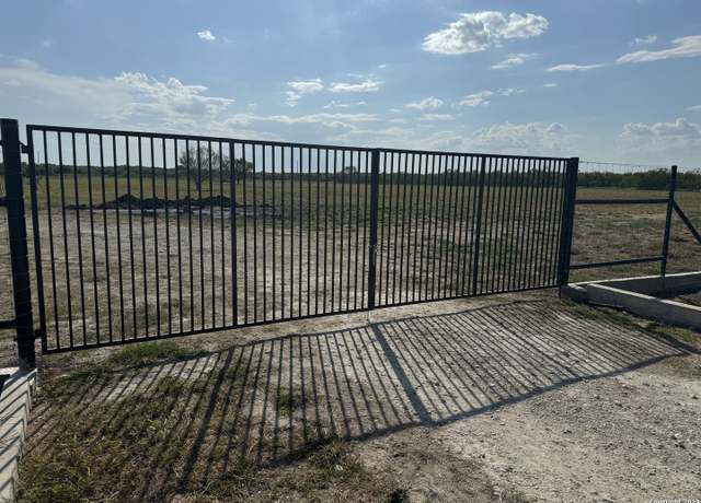 Property at 4303 N US Highway 83, Crystal City, TX 78839-1630
