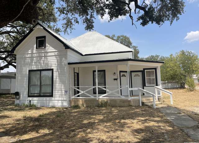 Property at 308 W Coker Ave, Devine, TX 78016-2002, 2 beds, 1 bath